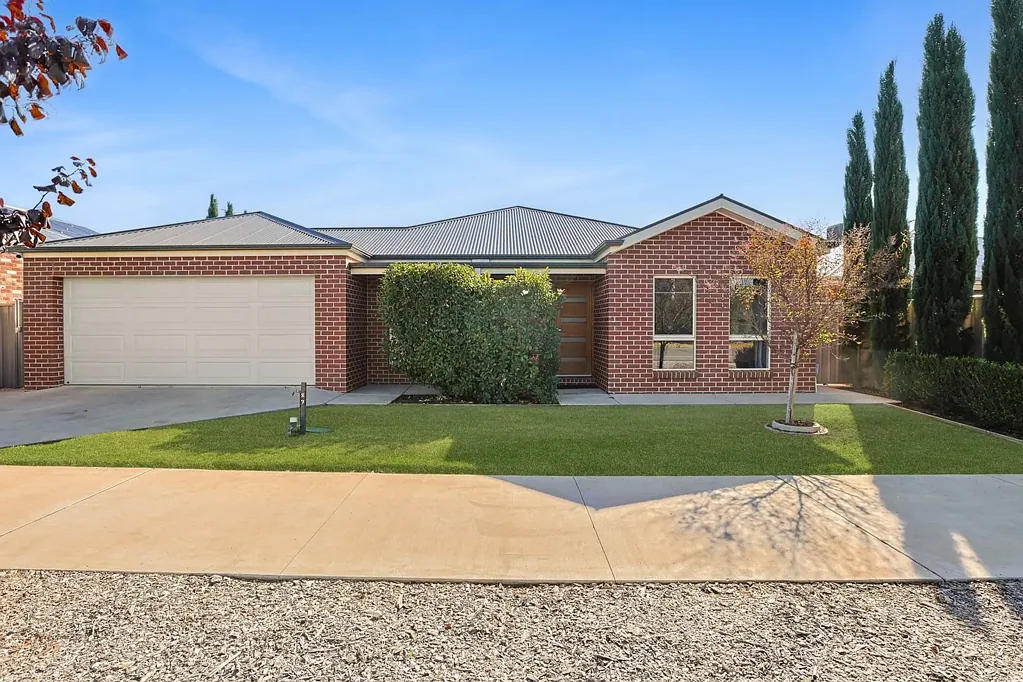 Red Cliffs 3બેડરૂમ IMMACULATE FAMILY HOME WITH EXCEPTIONAL LIVEABILITY