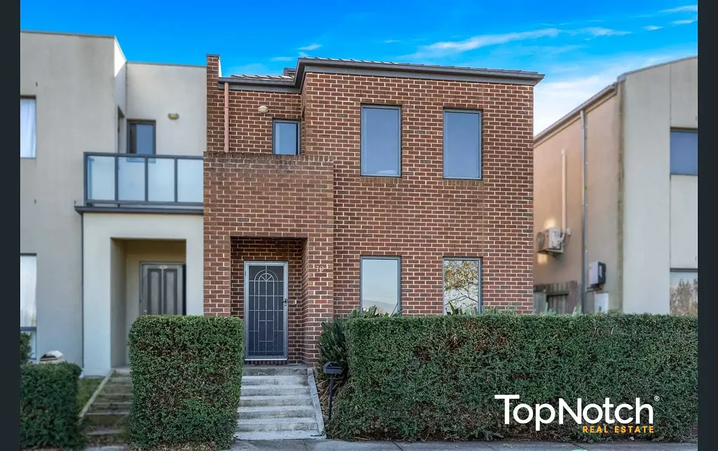 Parkfront Living with Style, Space & a Topnotch Location!
