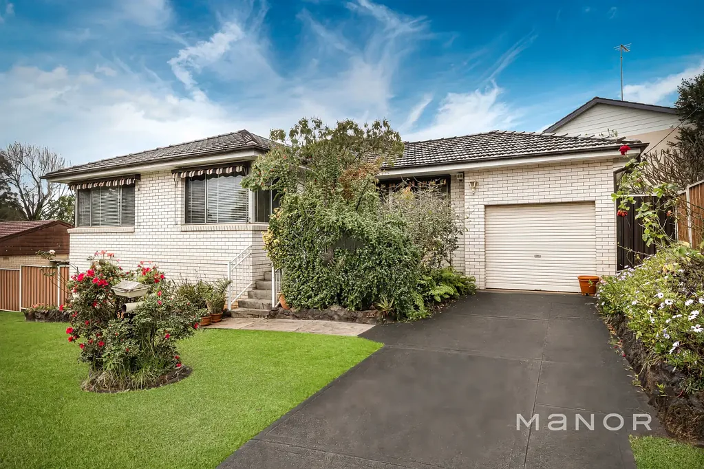 Baulkham Hills 4Zimmer Generous Family Living on a Prime Corner Block within MPS Catchment
