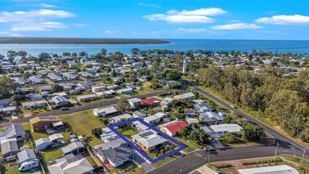 Burrum Heads 2Kwarto Refreshed Coastal Home With Powered Shed & Solar