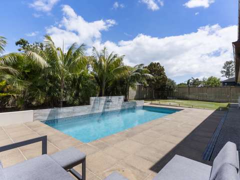 Beachlands 5房  Summer Living at Its Finest