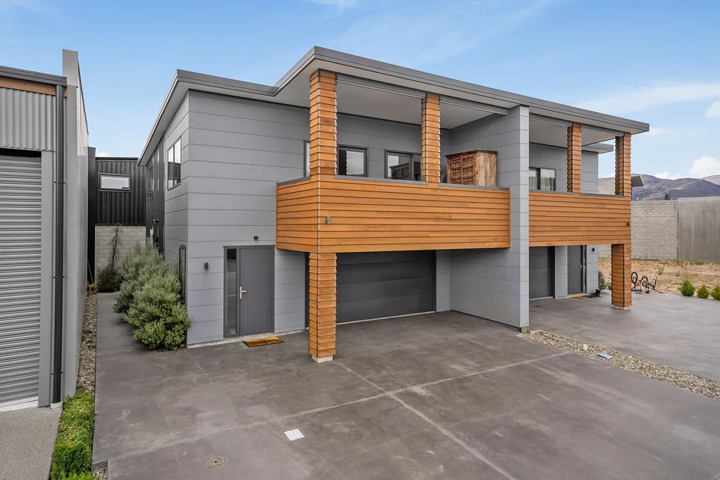 Cromwell 3 Bedroom Thriving Lifestyle Awaits at 17 Silverstone Drive!