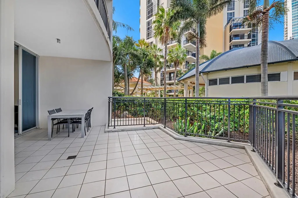 Surfers Paradise 2غرفة نوم CONTEMPORARY COURTYARD, BEACHSIDE APARTMENT!