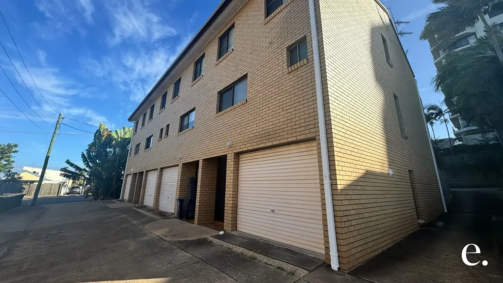 West Gladstone 2房  A Freshly Upgraded Three Level Townhouse That's an Investment Winner