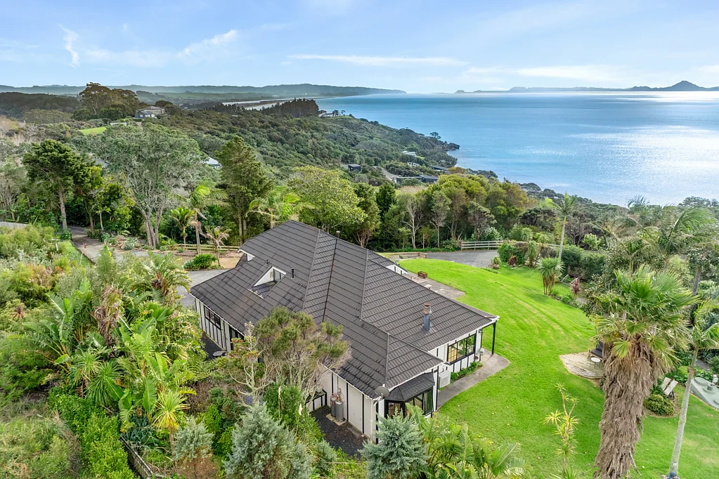 Langs Beach 3Habitaciones Endless Views, Expansive Land, Rare Potential