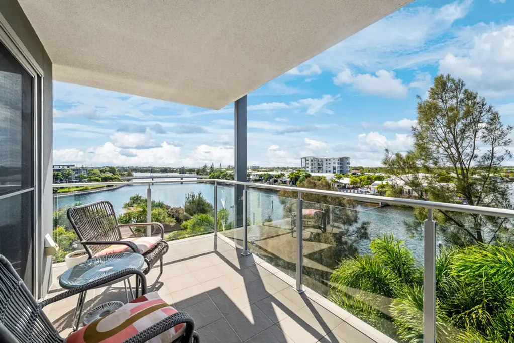 Birtinya 2房  Vacant, Fully Furnished & North-East Facing