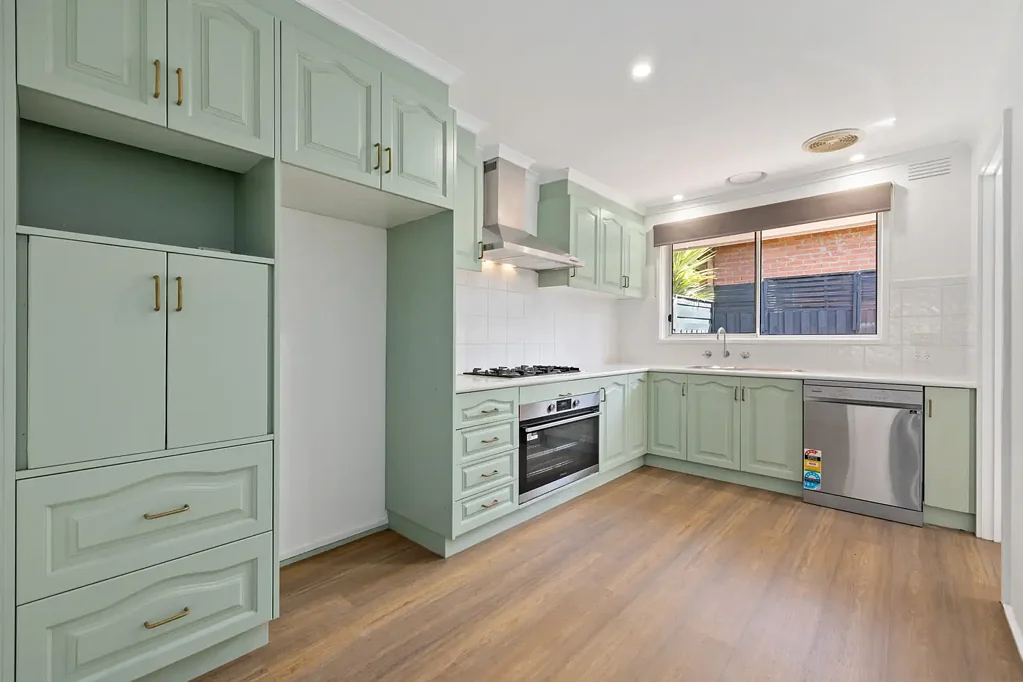 Bright & Fresh Two Bedroom Unit