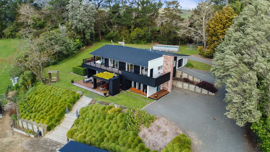 Pukeatua Award-winning riverside retreat