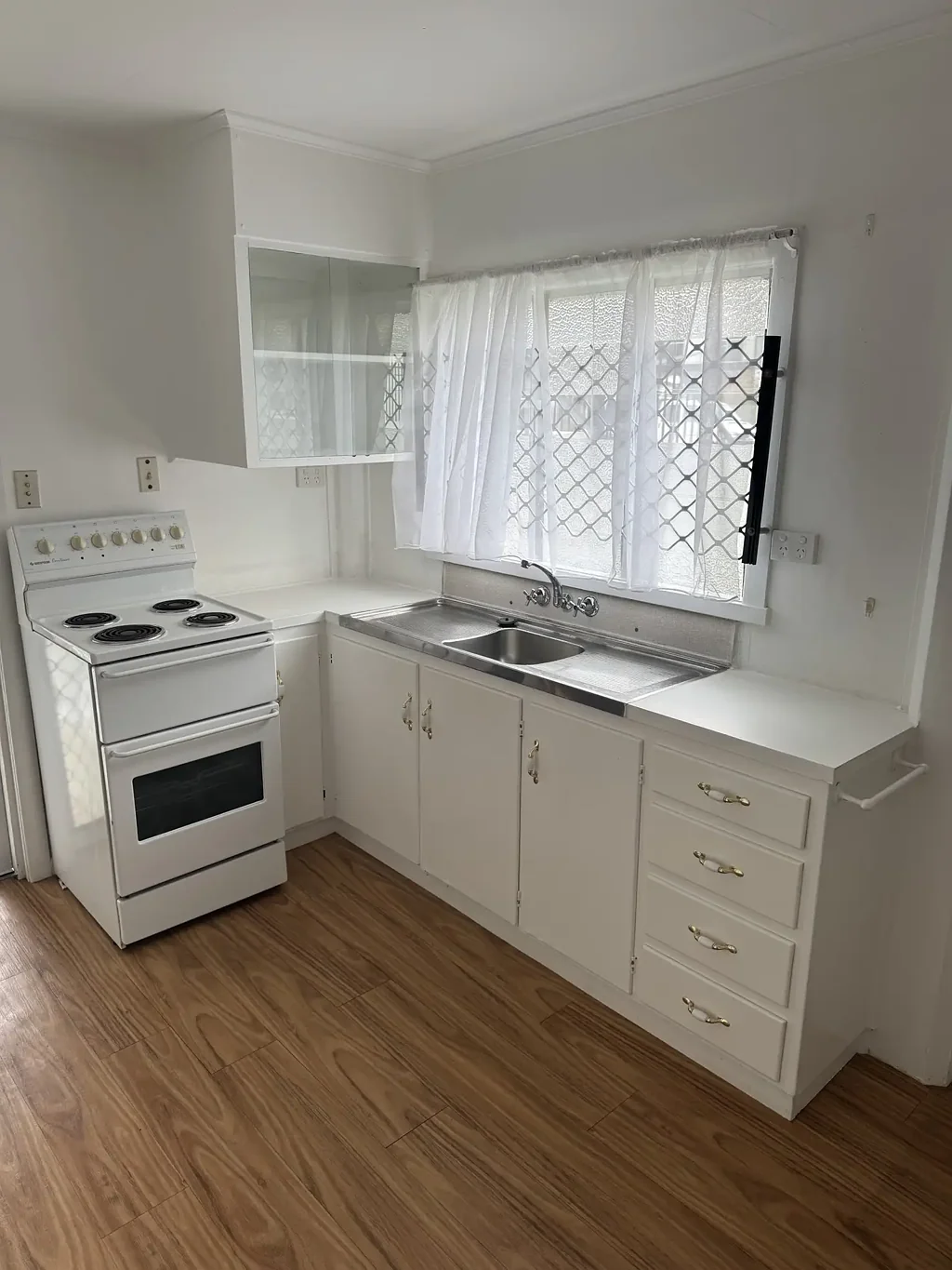 FOR RENT - STUDIO LIVING