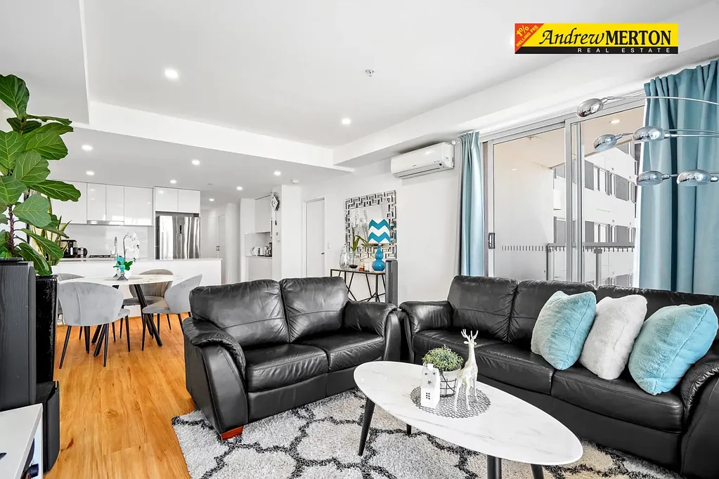 Blacktown 2房 现代设计 豪华舒适 自然光明 娱乐阳台 海港大桥景观 美食石材厨房 定制橱柜 宽敞卧室 私人浴室 安全停车位 屋顶烧烤区 便利交通购物 高端生活设施 奢华象征。 THE ROLLS ROYCE OF MODERN LIVING – ULTRA STYLISH 2 BEDROOM UNIT IN PRIME LOCATION