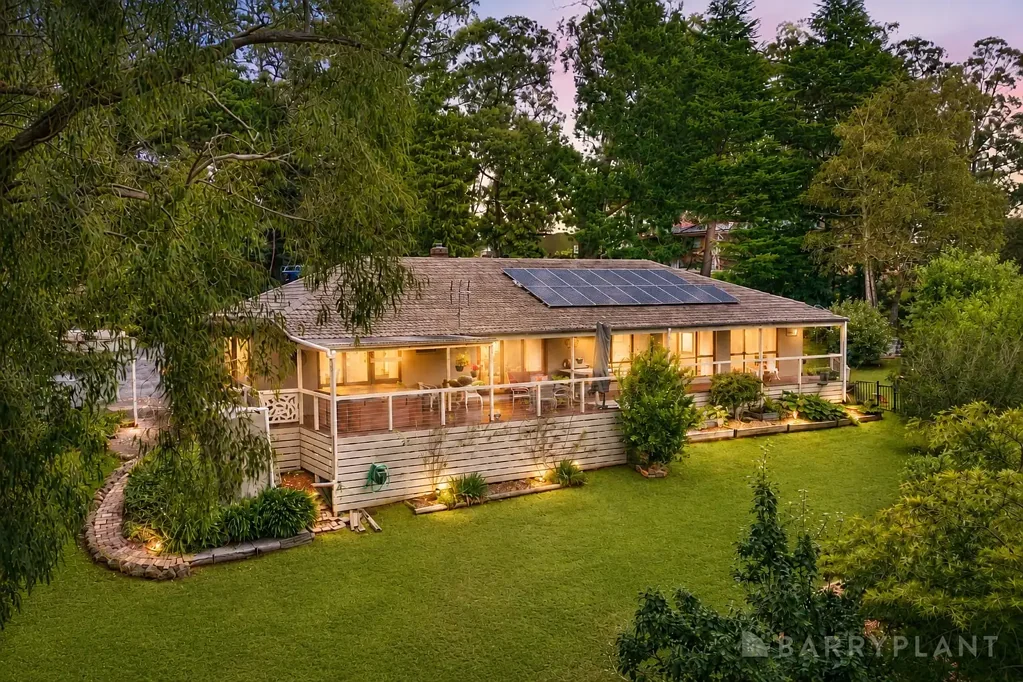 Cockatoo 3 Bedroom Views, Privacy & Perfect Presentation on over 1/2 an acre