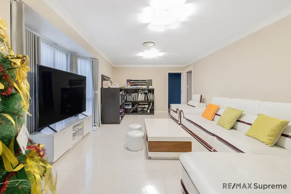 Spacious Family Home for Rent in Carindale – Prime Location!