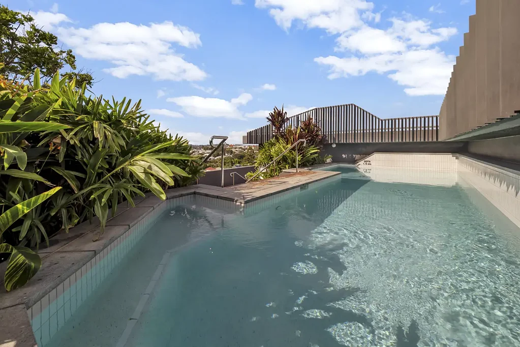 East Brisbane 1कमरा Effortless Inner-City Living with an Exceptional Outdoor Connection!
