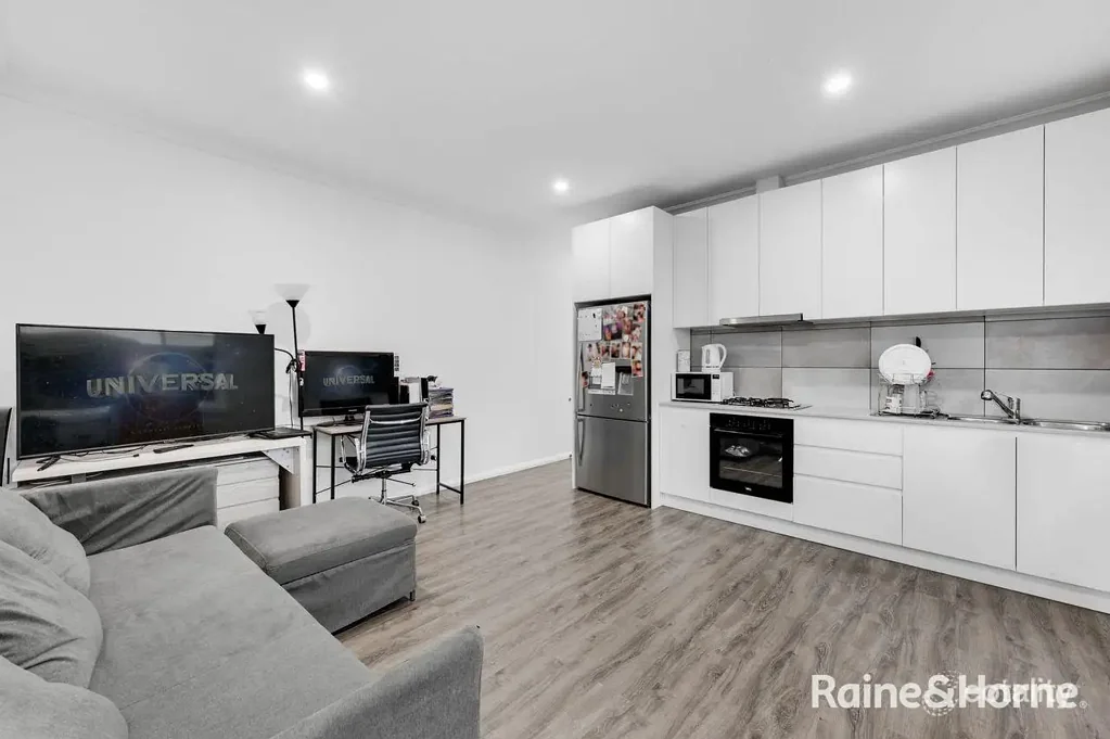 A Comfortable Modern Two - Bedroom Granny Flat