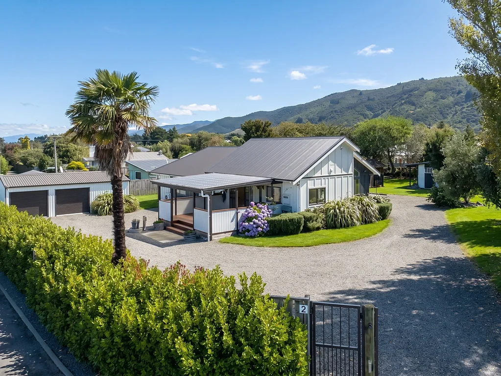 Featherston 4房  Spacious, private living with income potential