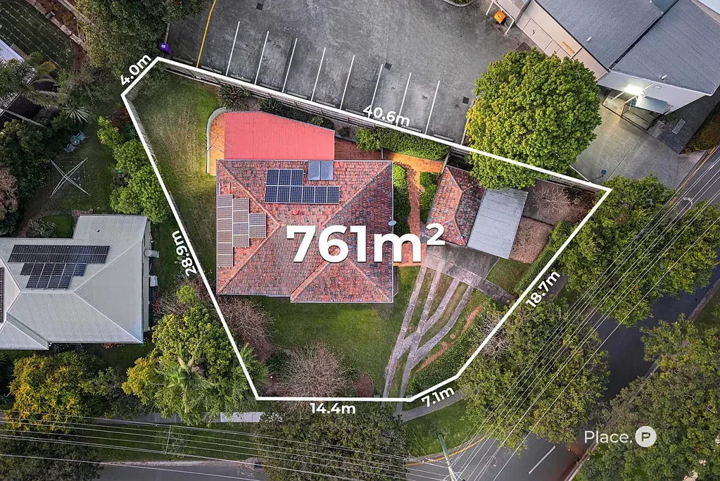 Coorparoo 4chambre Blue-Chip Location with DA Approval for Sub-Division and Demolition