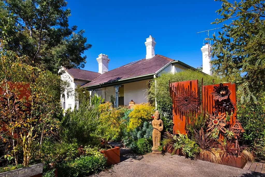 Castlemaine 3 Bedroom Stylish Edwardian Retreat with Pool, Privacy & Subdivision Potential