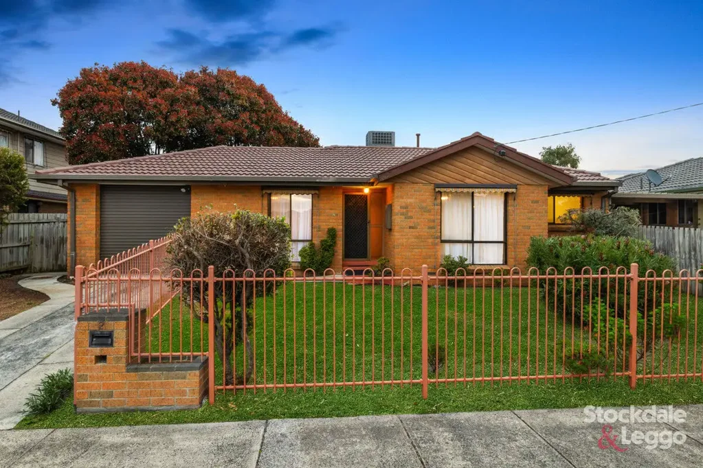 2 Luscombe Avenue, Carrum Downs, VIC 3201