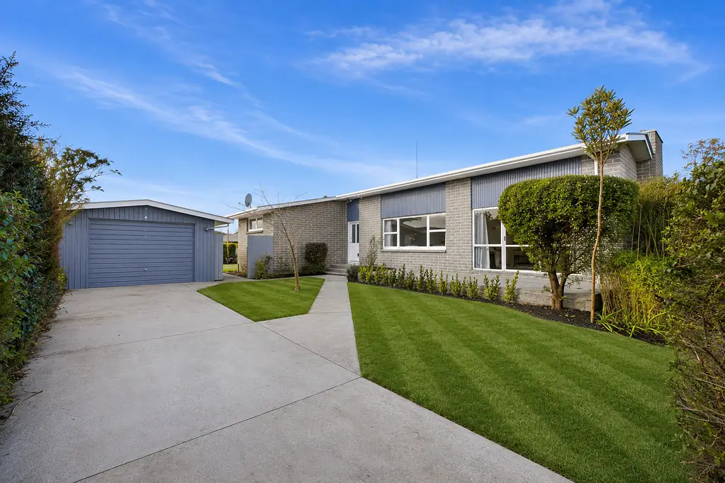 Woolston 3 Slaapkamer Tasteful Modern Renovation!