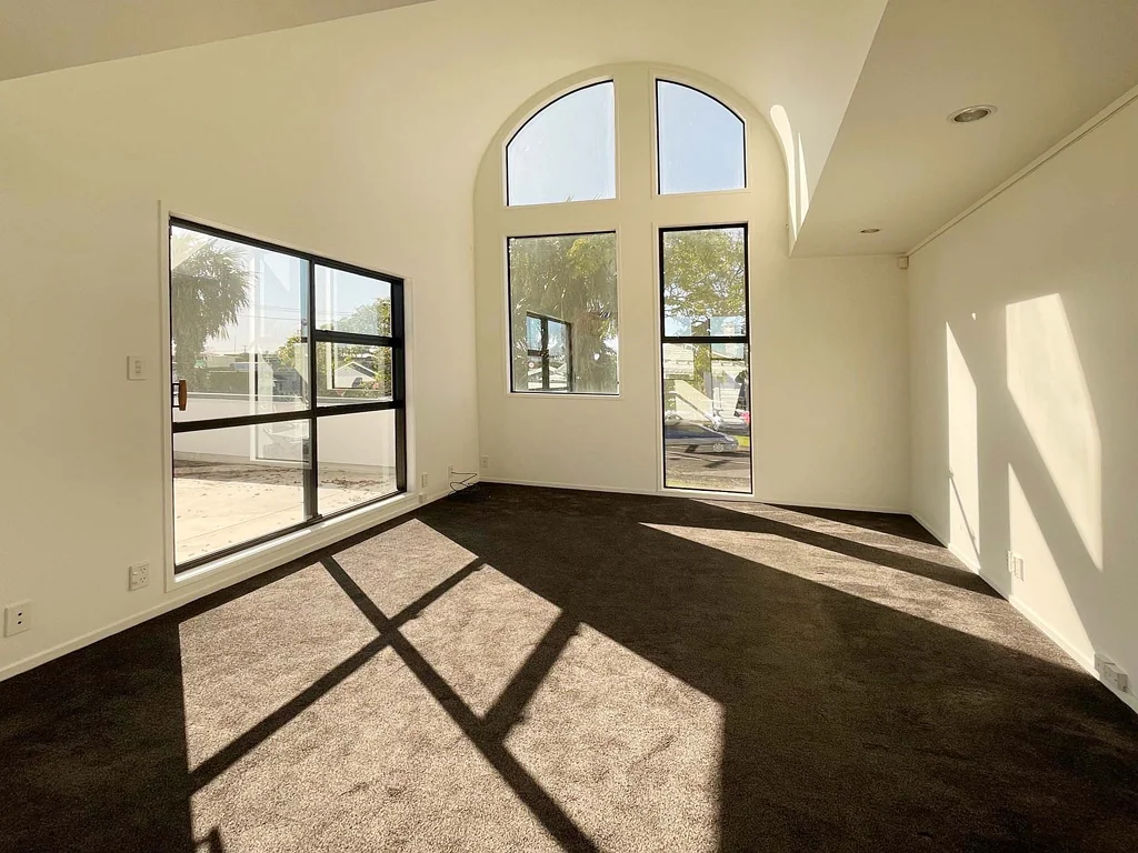 Bright & Spacious 3-Bedroom Apartment in Papakura Central