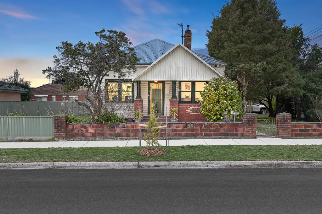 Brown Hill 3Moenga Charming Period Home with Potential in Sought-After Brown Hill
