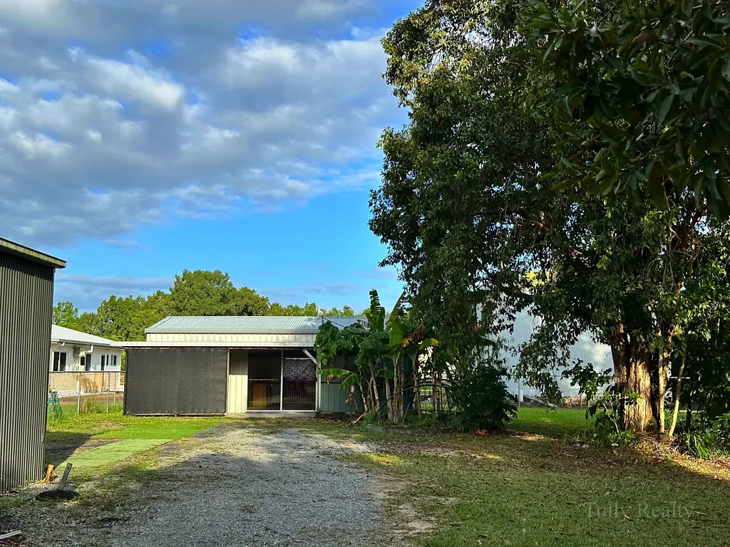 Tully Heads 1 Bedroom Beach Bargain