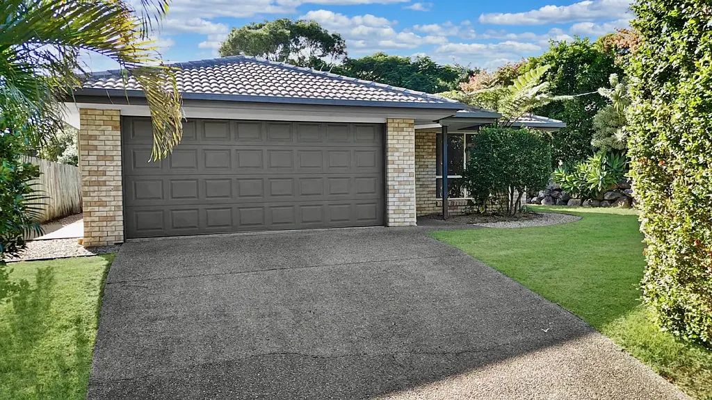 Beaudesert 4 Bedroom Spacious 4 Bedroom family home in a sought after estate