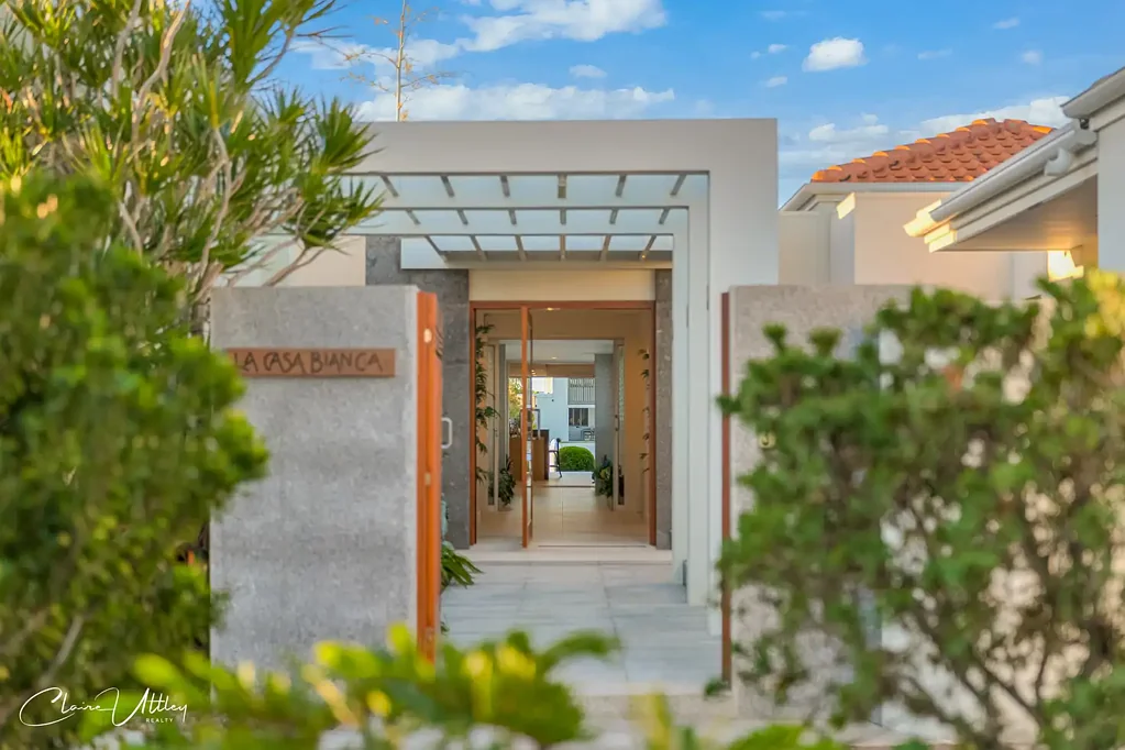 Banksia Beach 4Kwarto La Casa Bianca. Distinctive Design. Exceptional Craftsmanship. North to Water.