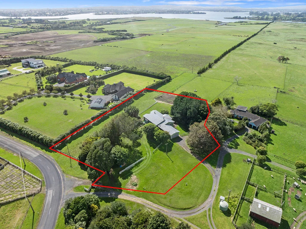 Karaka 4房  1.9 ACRES – READY FOR YOUR VISION