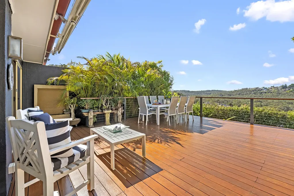 Frenchs Forest 4房 坐拥山谷美景的完美娱乐之家 IMMACULATE ENTERTAINER WITH VALLEY VIEWS