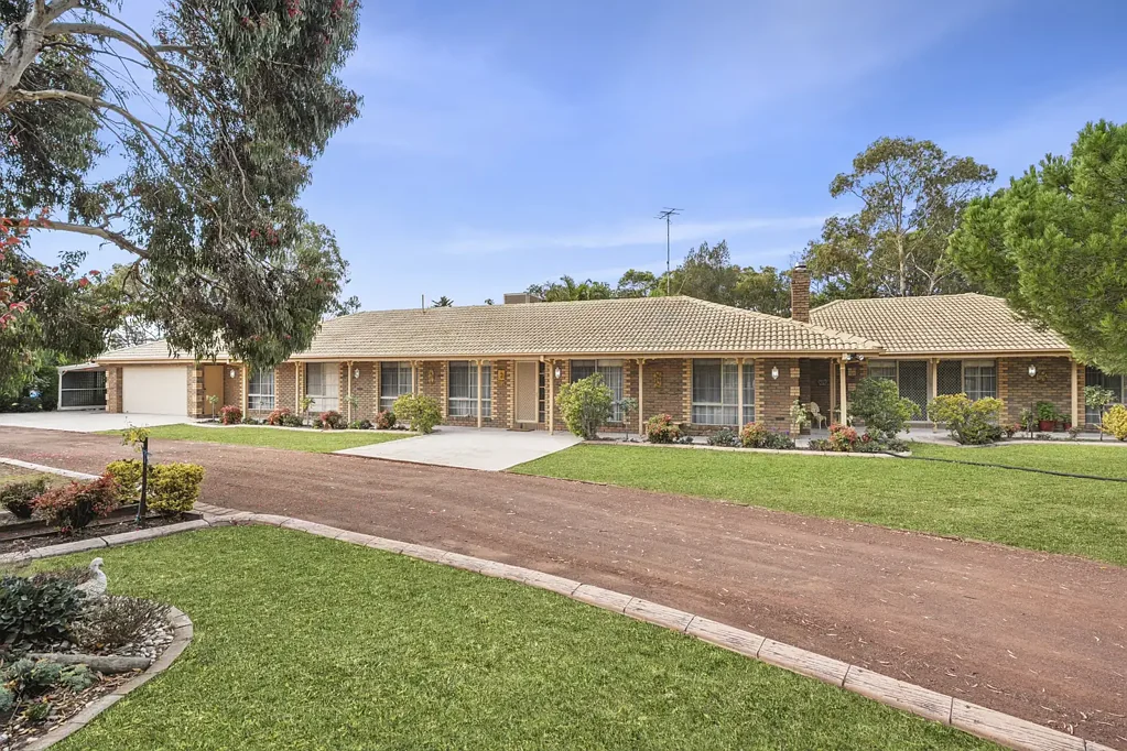 Lara 5房  A Rare Lifestyle on 3.3 Acres in the Heart of Lara
