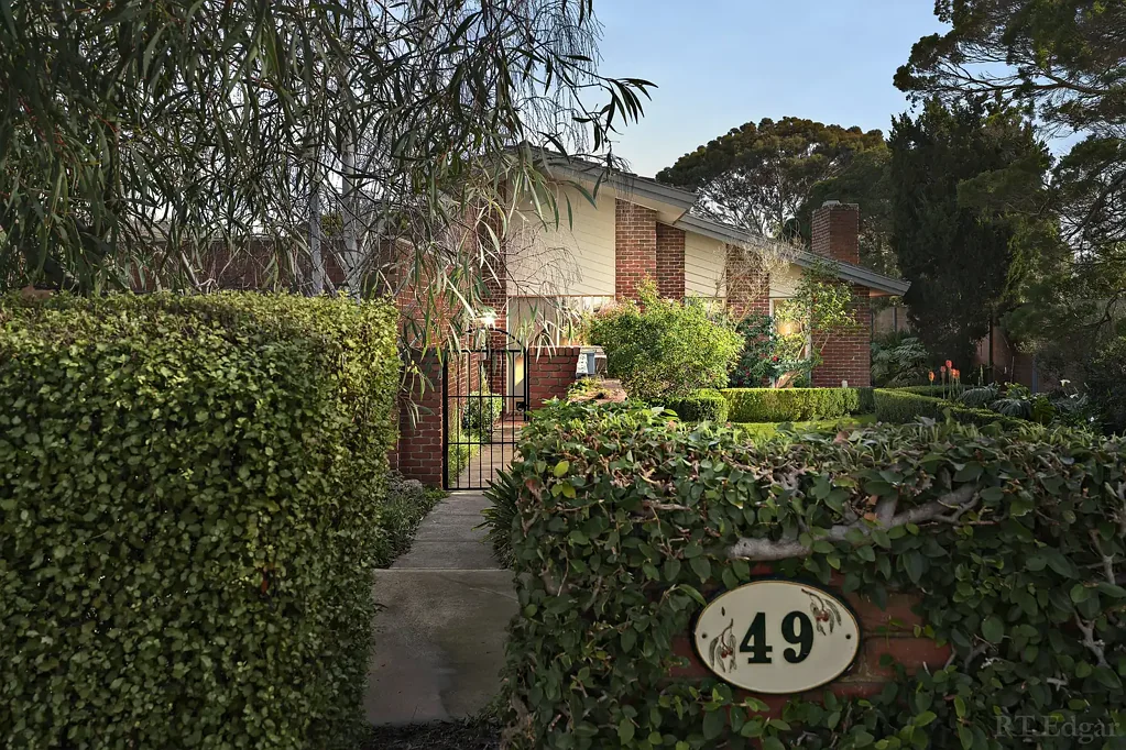 Balwyn 4房 占地1,115平方米的绝佳家庭机会 Exceptional Family Opportunity on 1,115sqm