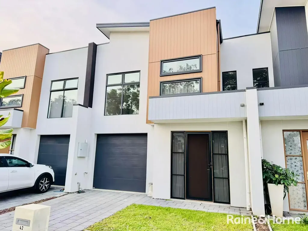 Near New 3 Bedroom Family Home with Study!