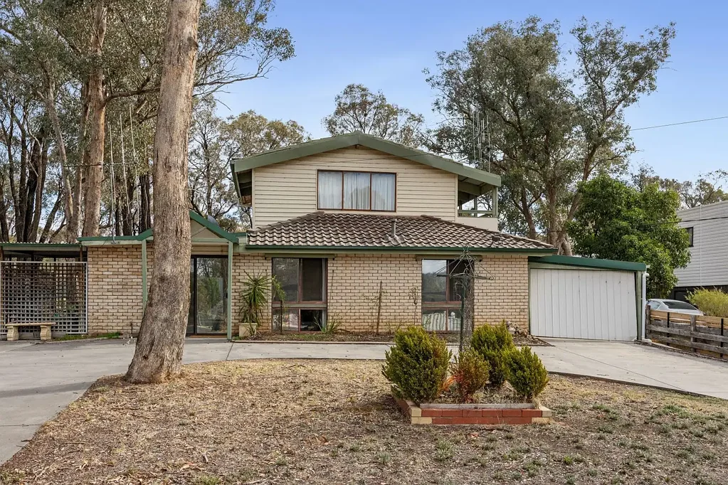 20 Walker Drive, Spring Gully, VIC 3550