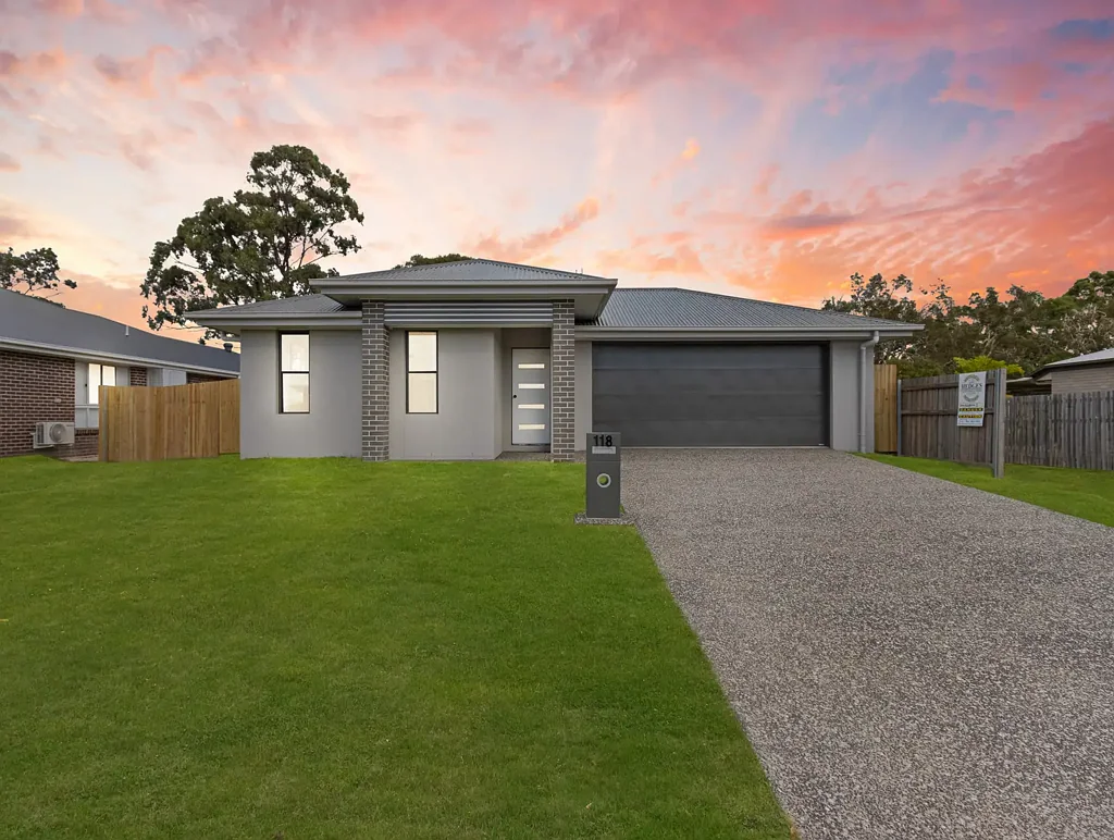 Urangan 4غرفة نوم Stylish Near-New Family Home with Strong Investment Return