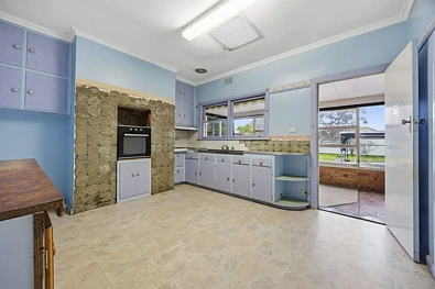 Kitchen - 6 IRIS AV, WENDOUREE VIC 3355
