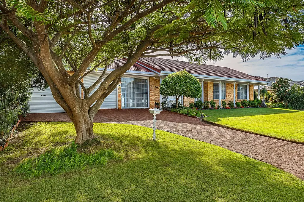 Mermaid Waters 3침실 A Much-Loved Family Home Offered for the First Time in 33 Years