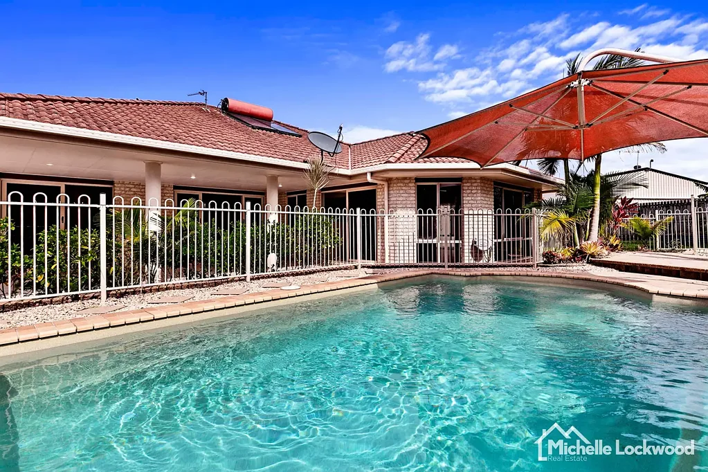 Urraween 4房  Family Living Made Easy – Pool, Solar & Prime Location!
