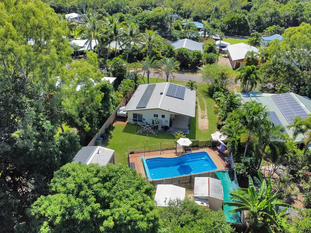 Nelly Bay 3 Slaapkamer Ticks lots of boxes - 809m2, pool, shed, solar
