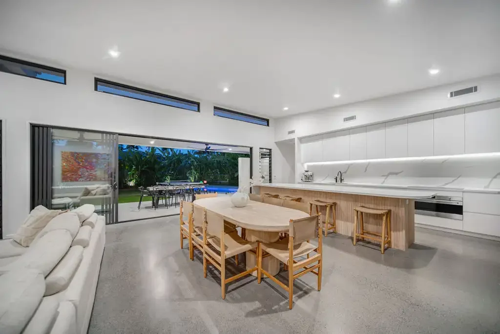 Mooloolaba 5침실 A Modern Coastal Masterpiece