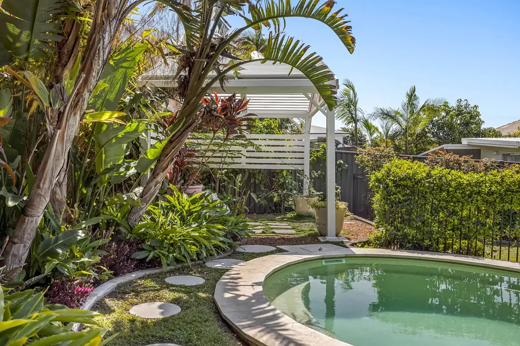 10 Wynflo Street, Labrador, QLD 4215