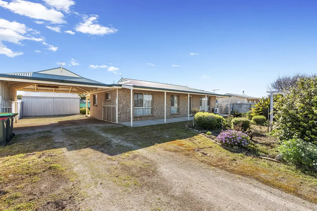 Stansbury 2房  Well Maintained Coastal Home with Excellent Shedding