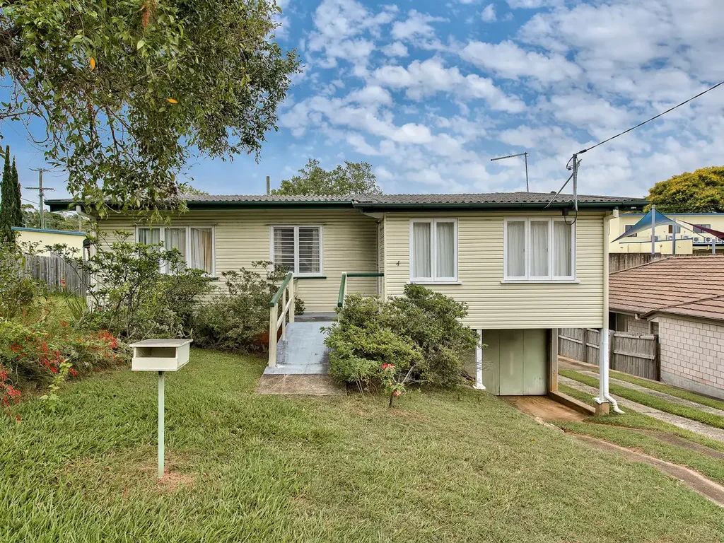 4 Cranbourne Street, Chermside West, QLD 4032