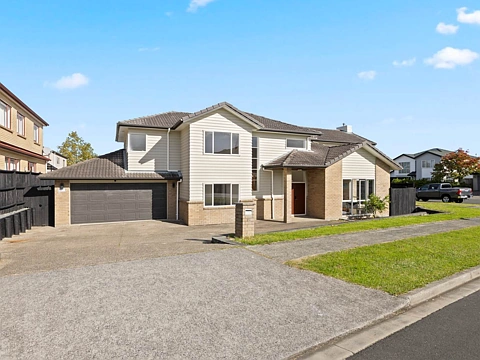 Flat Bush 6 Bedroom Fully Renovated Corner House!