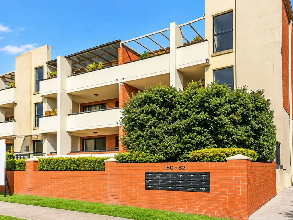 Guildford 1कमरा UNIQUE GROUND-FLOOR UNIT WITH MASSIVE COURTYARD – WALK TO GUILDFORD STATIO
