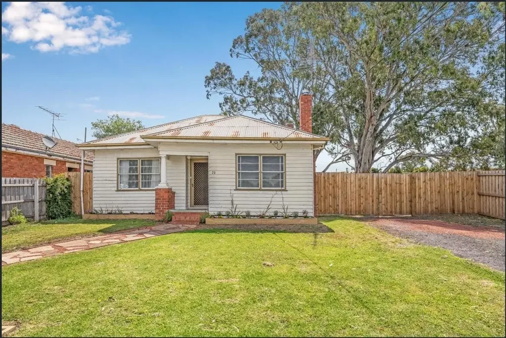 Bacchus Marsh 3房 宽敞地块1074平米 高曝光位置 潜力无限 多种发展可能 步行可达中心 易通高速 快速增长区域 Large Allotment with endless Possibilities!