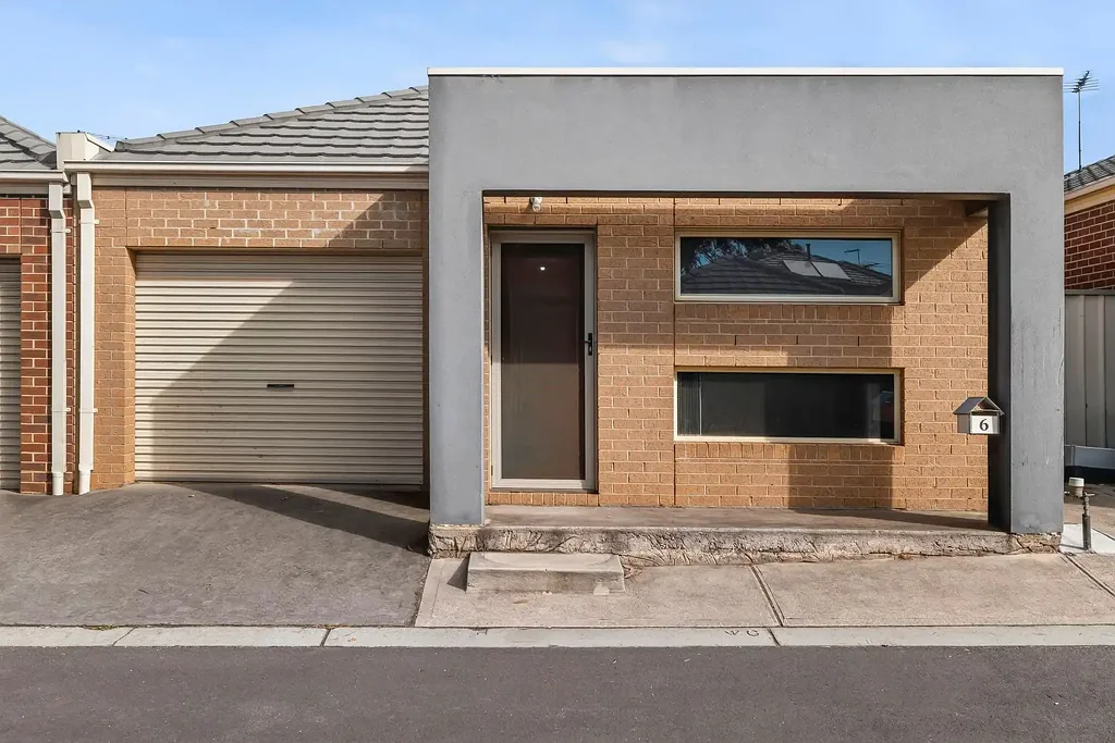 6/40 Mccubbin Way, Caroline Springs, VIC 3023
