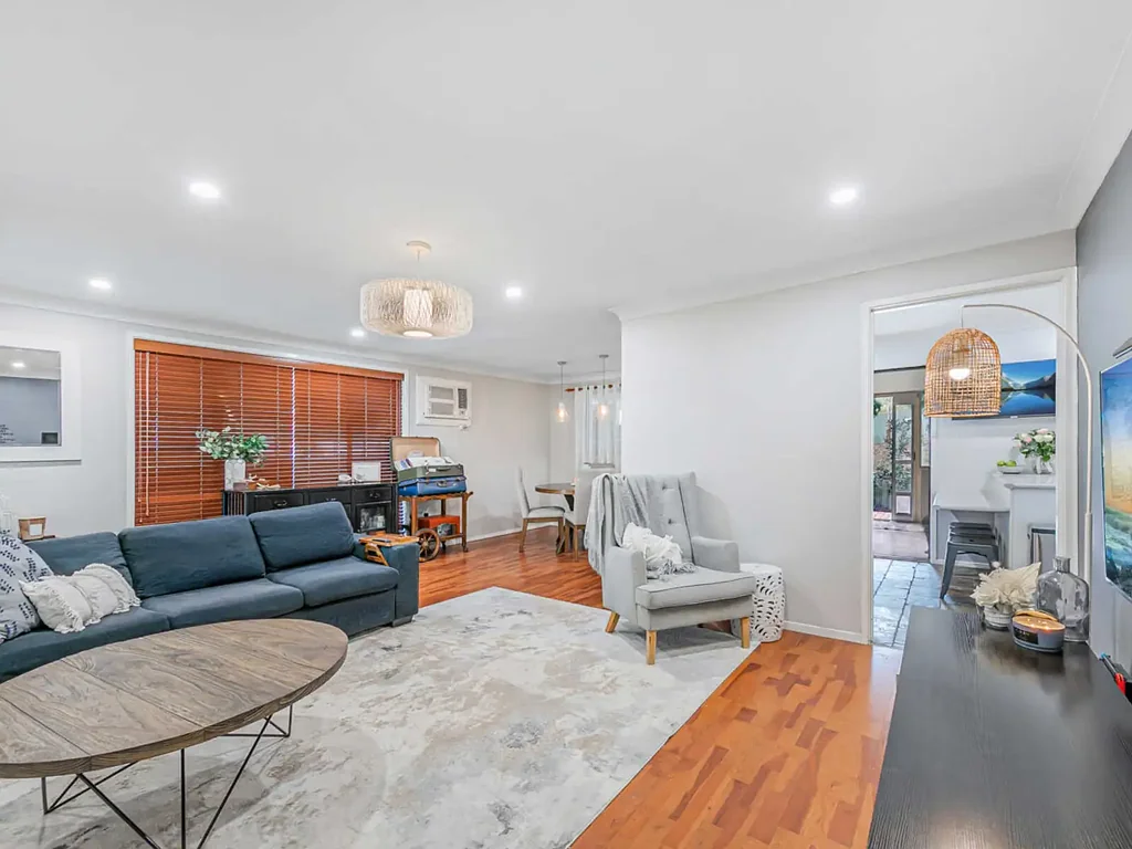 Kings Park 4chambre Feels Warm & Inviting