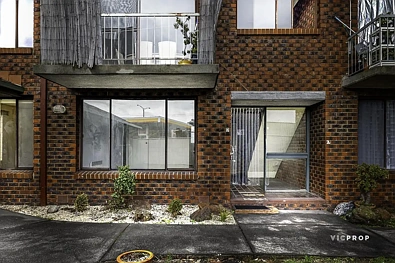 Fawkner 2Moenga Captivating Single-Level Space in Position Perfect