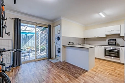4/128 Smith Road, Woodridge